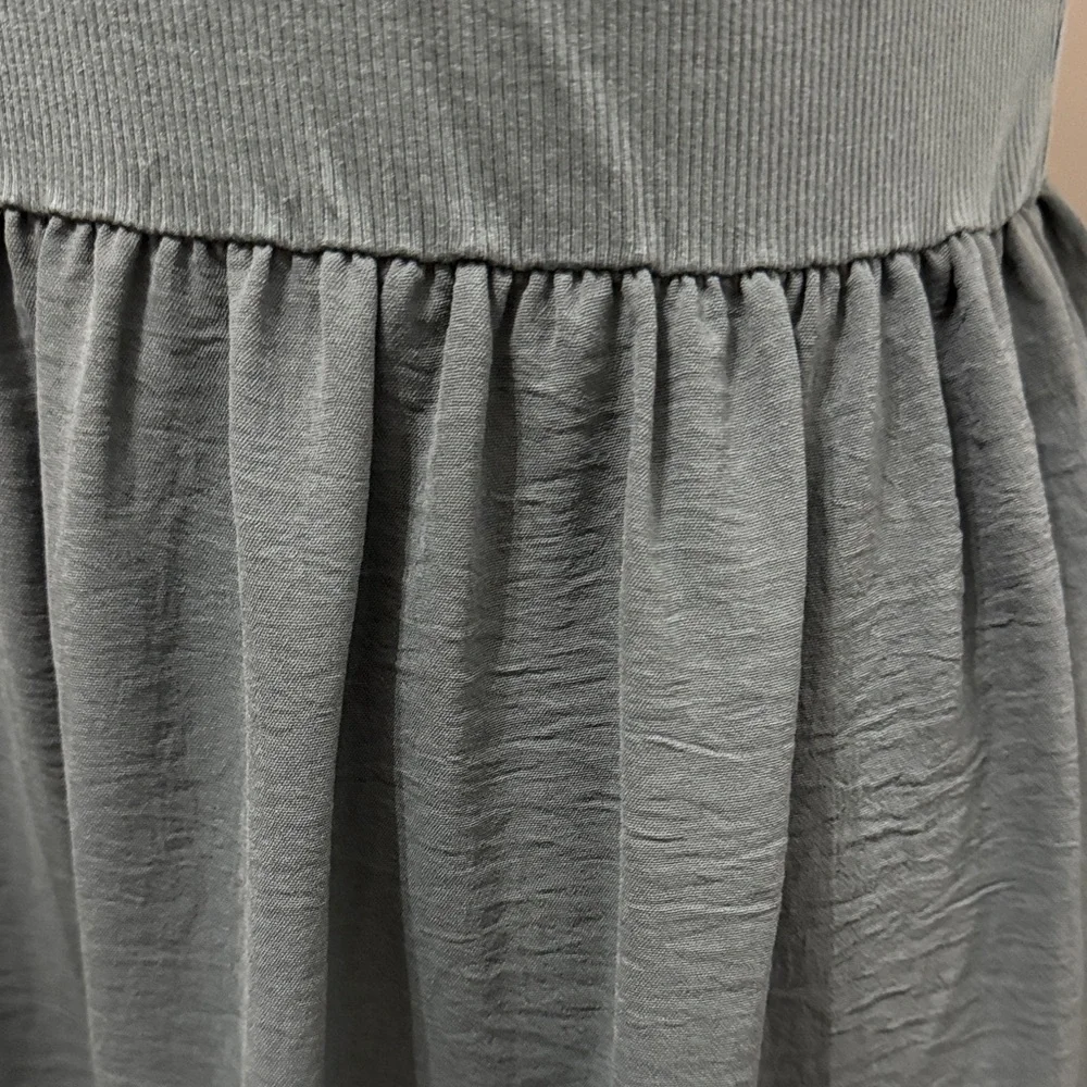 Elegant Sleeveless Green Dress Luxveer NWT size small - Picture 5 of 9